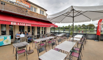 Un café - restaurant unique avec terrasse situé au bord du canal de Caen - Ouistreham