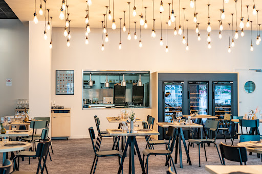 Le restaurant Antiq à Limoges vous accueille du lundi au samedi au cœur de l'hôtel Ibis Style dans un décor moderne et raffiné.