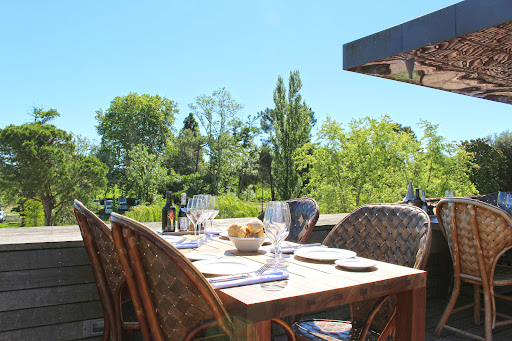 La Terrasse Rouge - La Table du Château La Dominique au cœur du vignoble de Saint-Émilion