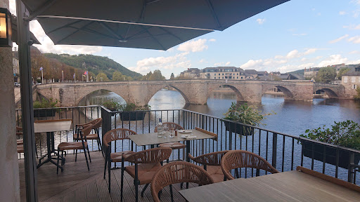 À Terrasson sur les bords de la Vézère en Dordogne