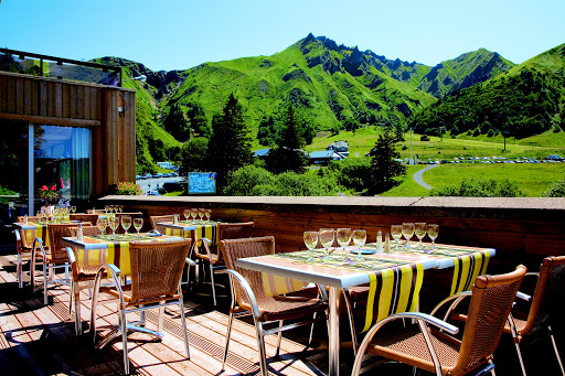 SITE OFFICIEL | Découvrez l'Hotel Puy Ferrand au Mont Dore proche Puy de Sancy et réservez votre séjour dans notre Hotel Mont Dore pied des pistes au meilleur prix