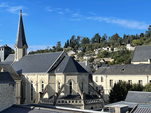 SITE OFFICIEL | Découvrez l'hôtel Lion D'Or à Chinon pour un séjour gourmand et reposant en Indre-et-Loire. Réservez en direct au meilleur prix