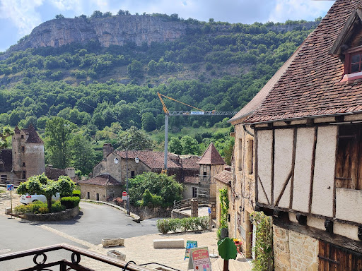 Site officiel de l'Hôtel Auberge de la Fontaine à Autoire dans le Lot près de Rocamadour