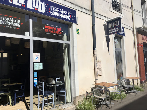 Le Loo est un café-librairie où l'on peut se restaurer avec du "fait maison" tout en savourant un bon bouquin. Au programme : choix de tartines