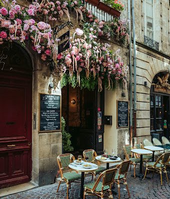 Restaurant de cuisine française situé à Bordeaux depuis 1989. Cuisine familiale 100% maison et à base de produits frais. Réserver votre table en ligne