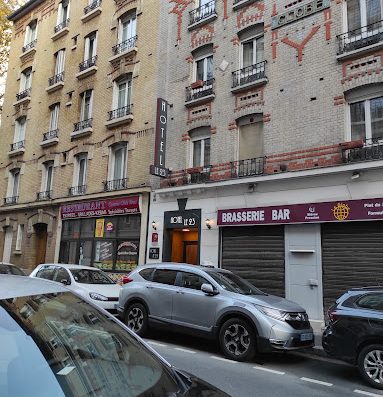 L Hôtel Le 23 est un établissement 2 étoiles situé à Clichy