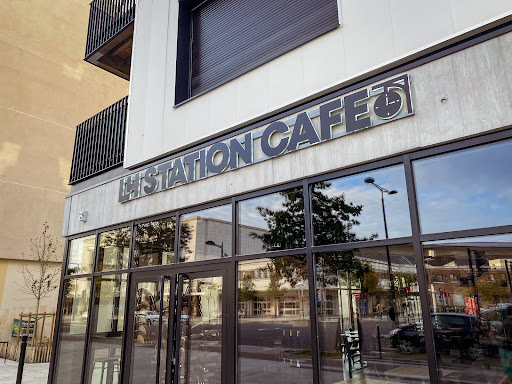 LH Station Café est votre restaurant brasserie proche de la gare du Havre (76). Notre brasserie propose un service rapide en continu. Nous vous proposons des plats faits maison ainsi que des produits frais.