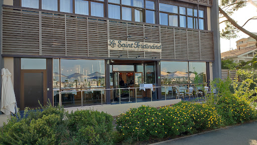 Le Saint Ferdinand | Profitez d'une vue imprenable sur la mer depuis notre terrasse en dégustant nos plats de fruits de mer et poissons