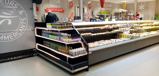 Concept de kiosque clé en main intégré à la grande distribution. Nous fabriquons les sushis devant nos clients avec des produits frais & de qualité.