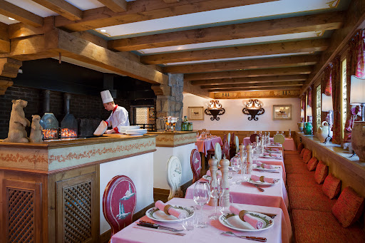 Découvrez une spécialité de la Savoie au restaurant savoyard des Airelles Courchevel : Le Coin Savoyard. Au menu