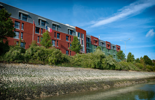 L’Hôtel du Casino à Saint Valery en Caux entre Dieppe et Étretat est un hôtel contemporain situé face au Port de Plaisance de la station balnéaire de Saint Valery en Caux.