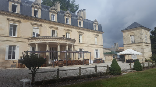 La Maison d Estournel est un établissement hôtelier situé à Saint-Estèphe. Il dispose d un jardin