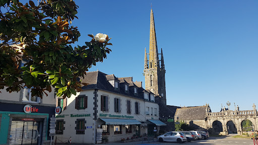 Bienvenue à l'hôtel restaurant Voyageur à Sizun dans le Finistère à coté de landerneau. Nous proposons aussi des locations de salles