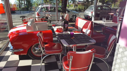 Spécialiste de l’aménagement de restaurant américain diner. Thématiques multiples: 1950’s