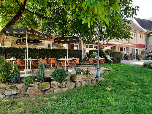 Hôtel restaurant La Poterne à Moncontour en Bretagne dans les Côtes d'Armor au pieds de la cité médiévale millénaire de Moncontour