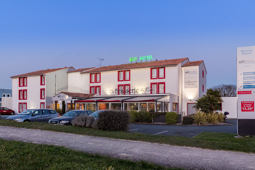 Envie de découvrir la « Ville Blanche » ? Réservez votre séjour au Brit Hotel La Rochelle Périgny. Situé aux portes de La Rochelle