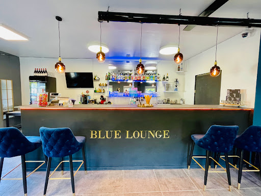 Blue Lounge dans les Alpes-de-Haute-Provence - Retrouvez un large choix de mets et de boissons rafraîchissantes dans notre bar-lounge à Manosque.