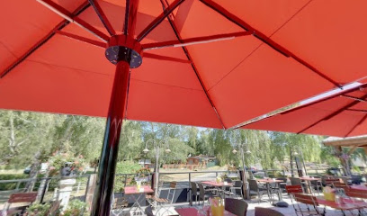 L'Auberge du Stock vous accueille dans un cadre exceptionnel au bord de l'étang du stock. Ambiance Winestub et Terrasse au bord de l'eau !