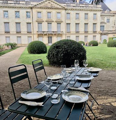 Restaurant éphémère dans le jardin du musée des Beaux - Arts. Cuisine de produits locaux et de saison. Sur place et à emporter. Vins de Loire de viticulteurs engagés. www.lekiosktours.com