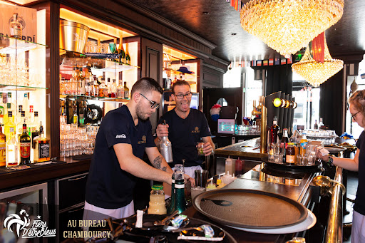 Au Bureau est un Pub Brasserie typique inspiré des pubs londoniens. Déjeuners