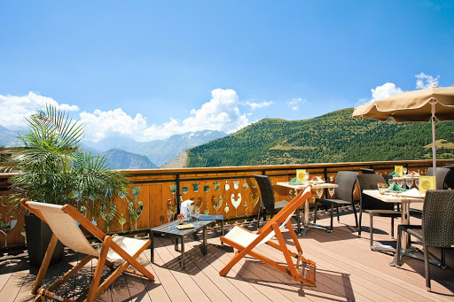 Idéalement situé au pied des pistes de l'Alpe d'Huez