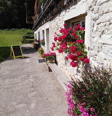 Restaurant de cuisine traditionnelle faite maison et vente directe d'escargots