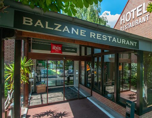 Restaurant bar Balzane à Maisons Laffitte - Une atmosphère propre à Maisons Laffitte et à l’ambiance survoltée du champ de courses d’antan.