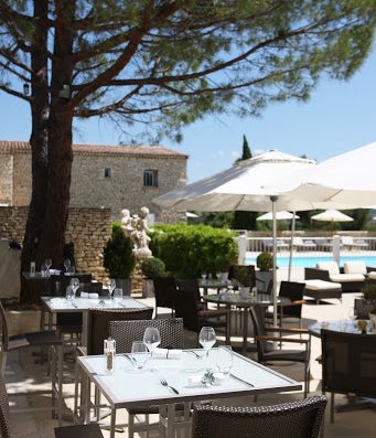 Le Phébus & Spa vous propose un bistrot typique provençal : Le Café de La Fontaine. Découvrez la cuisine contemporaine du chef Xavier Mathieu.