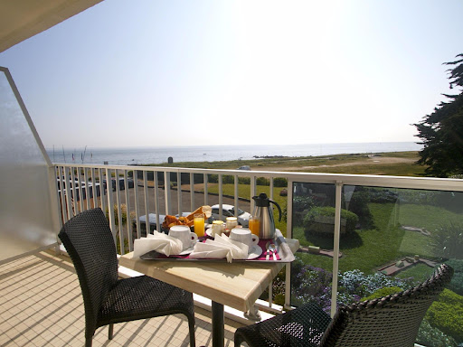 Hôtel-restaurant en baie de Quiberon. 55 chambres vue mer ou sur le jardin de l'hôtel. Piscine