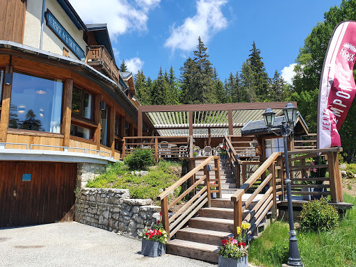 L'auberge La Croix Perrin vous accueille toute l'année à 1218 m d’altitude