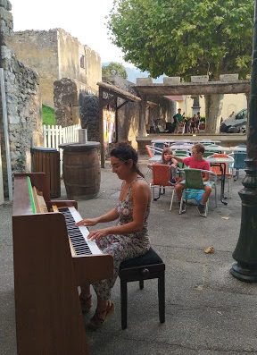 Dans ce bistrot idéalement situé dans la Drôme