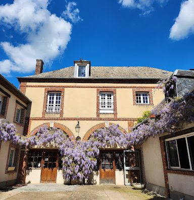 OFFICIEL | Hôtel Le Saumon · Découvrez l'Hôtel Restaurant du Saumon à Verneuil sur Avre