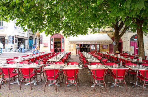 La Terrasse Saint-Pierre est un restaurant traditionnel qui propose une cuisine du Sud-Ouest faite maison sur Bordeaux. Des plats savoureux à déguster en salle ou en terrasse.