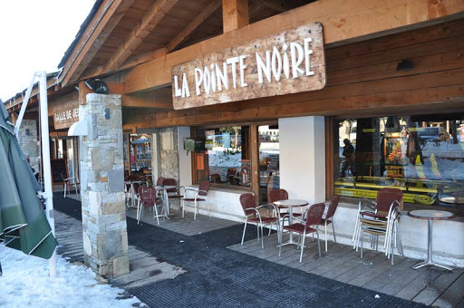 La Pointe Noire | Bar & Restaurant aux Carroz d’Araches. Produits locaux | Plats du Terroir | Vins | Apéritifs & Concerts