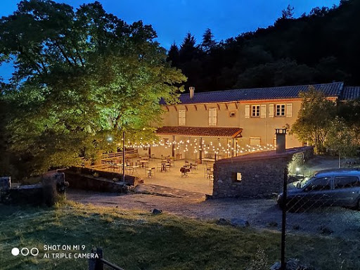 Découvrez notre domaine exceptionnel en plein cœur du massif de l'Aigoual et du Parc National des Cévennes. La Maison des Cévennes c’est 6 chambres d'hôtes