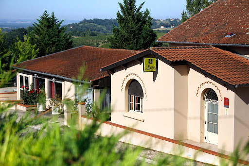 Hôtel Logis 2 cheminées et 2 cocottes situé au cœur du Tarn et Garonne. Hôtel deux étoiles avec vue sur les Coteaux du Quercy.