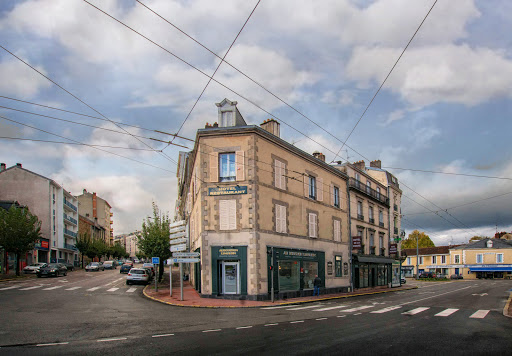 L’Hôtel de la poste à Limoges en Haute-Vienne (87) vous propose la location de charmantes chambres ainsi qu’une cuisine traditionnelle à déguster dans son restaurant L’Orient-Express.