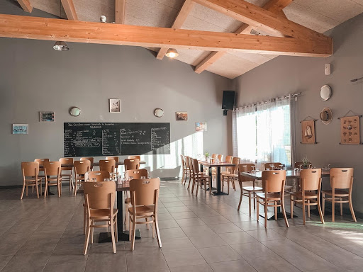 Venez déguster des plats raffinés et traditionnels élaborés par notre chef cuisinier dans un cadre exceptionnel. Traiteur et réception de vos évènements.