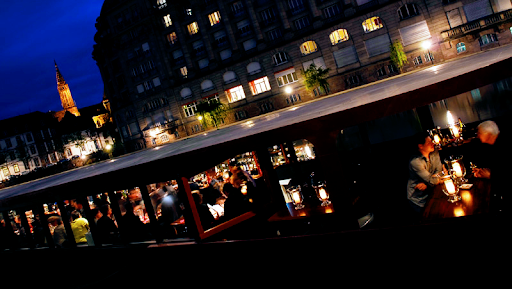 La péniche bar à vins & restaurant à Strasbourg est d'abord un lieu de partage et de convivialité. La cave à vins à Sélestat un lieu d'échanges et de conseils.