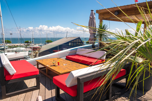 LES TERRASSES DU PORT est votre restaurant bar sur le Bassin d'Arcachon. À votre écoute au 05 56 83 08 41.