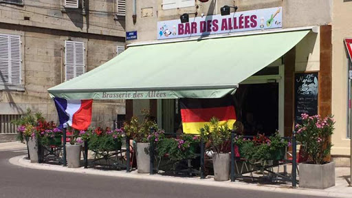 Découvrez notre bar restaurant et dégustez nos plats et nos boissons. Passez des bons moments dans une ambiance familiale et festive. Savourez nos plats faits maison à base de viande de qualité.