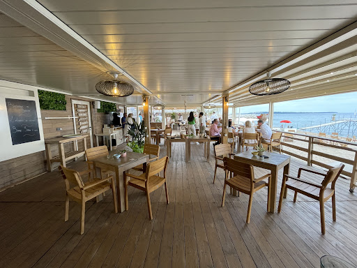 Restaurant bord de mer