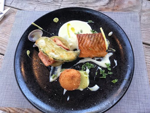 Découvrez d’incroyables bars et restaurants au cours de votre séjour dans les campings Sirène Holidays d’Argelès sur Mer. Idéal pour se rafraichir et se restaurer en bonne compagnie !