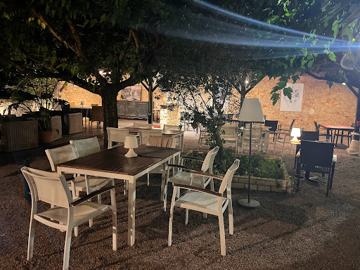 Le restaurant La récréation vous accueille avec son chef Ludovic Soupirot dans une ancienne école au cœur du village des Arques à 30km de Cahors