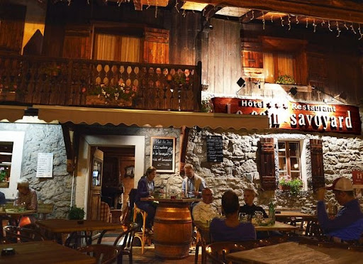 Le Coin Savoyard à Combloux est un hôtel 3 étoiles et un restaurant situé au centre de Combloux. Réputé pour sa bonne table