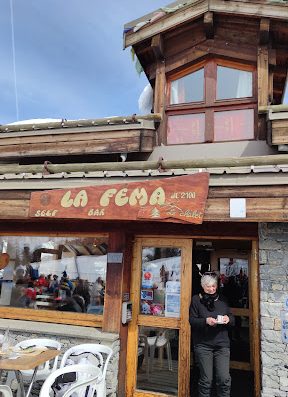 Chalet La Fema Bar Restaurant d'Altitude - 2 100m * Val Cenis – Lanslevillard. Du fait maison pour votre pause gourmande en altitude. Que ce soit hiver comme été