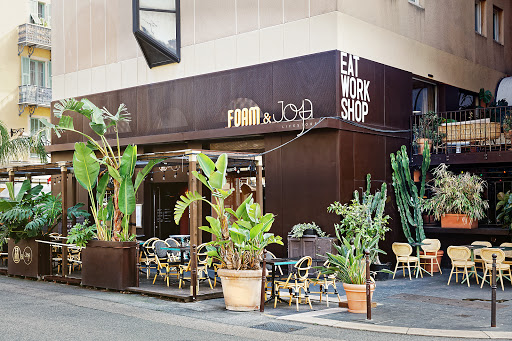 Foam sont des bars à bière à Nice avec un concept de self-service grâce à 12 tireuses. C'est un lieu où l'on se sert sa bière soi-même & où on mange à la carte.