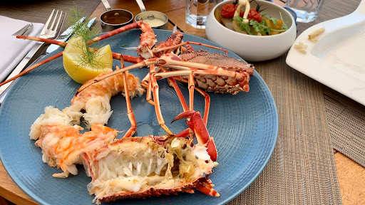 Le restaurant le Casabianca situé sur la plage d'Arone à Piana vous accueille dans une ambiance chic dans un sauvage. Une variété de poissons est à l'honneur