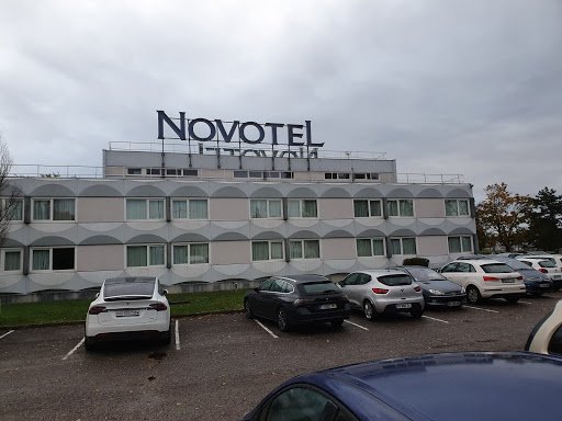 Ressourcez-vous lors d'un séjour professionnel ou en famille au Novotel Mulhouse Bâle Fribourg. Les chambres spacieuses vous offrent un pied-à-terre idéal.