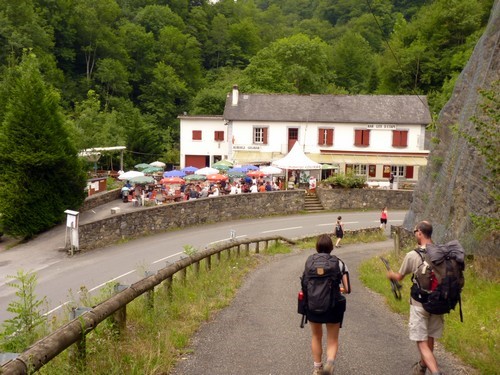 L'auberge Logibar de Larrau vous accueille avant ou après votre randonnée à la Passerelle d'Holzarte ou bien dans notre gîte à proximité du GR10.